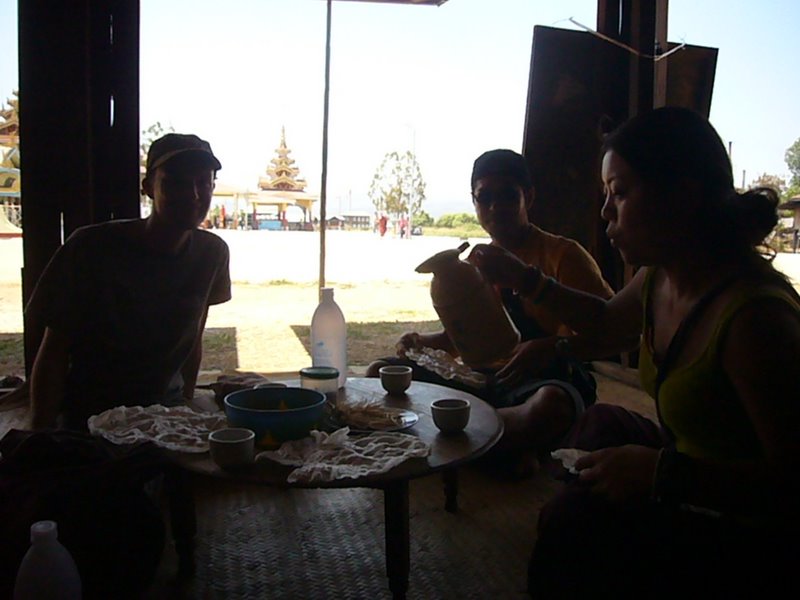 Travel - Myanmar - Inle Lake - First Boat Trip - Canal-side life